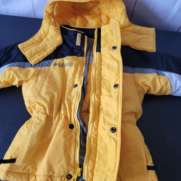 Columbia Kids Winter Jacket, Unisex 2T, Yellow, Removable Hood, Zipper Pockets - Picture 5 of 8